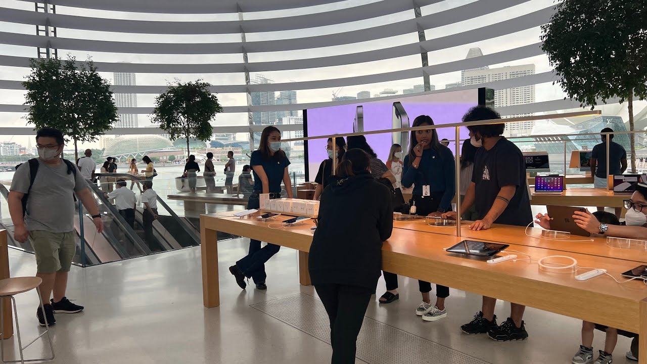 Inside the Apple Store Floating on Water at Singapore Marina Bay Sands 2022