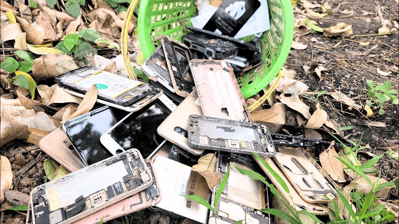 Recovering a phone found in a trash can outside a tree/restoration videos phone/Samsung A13