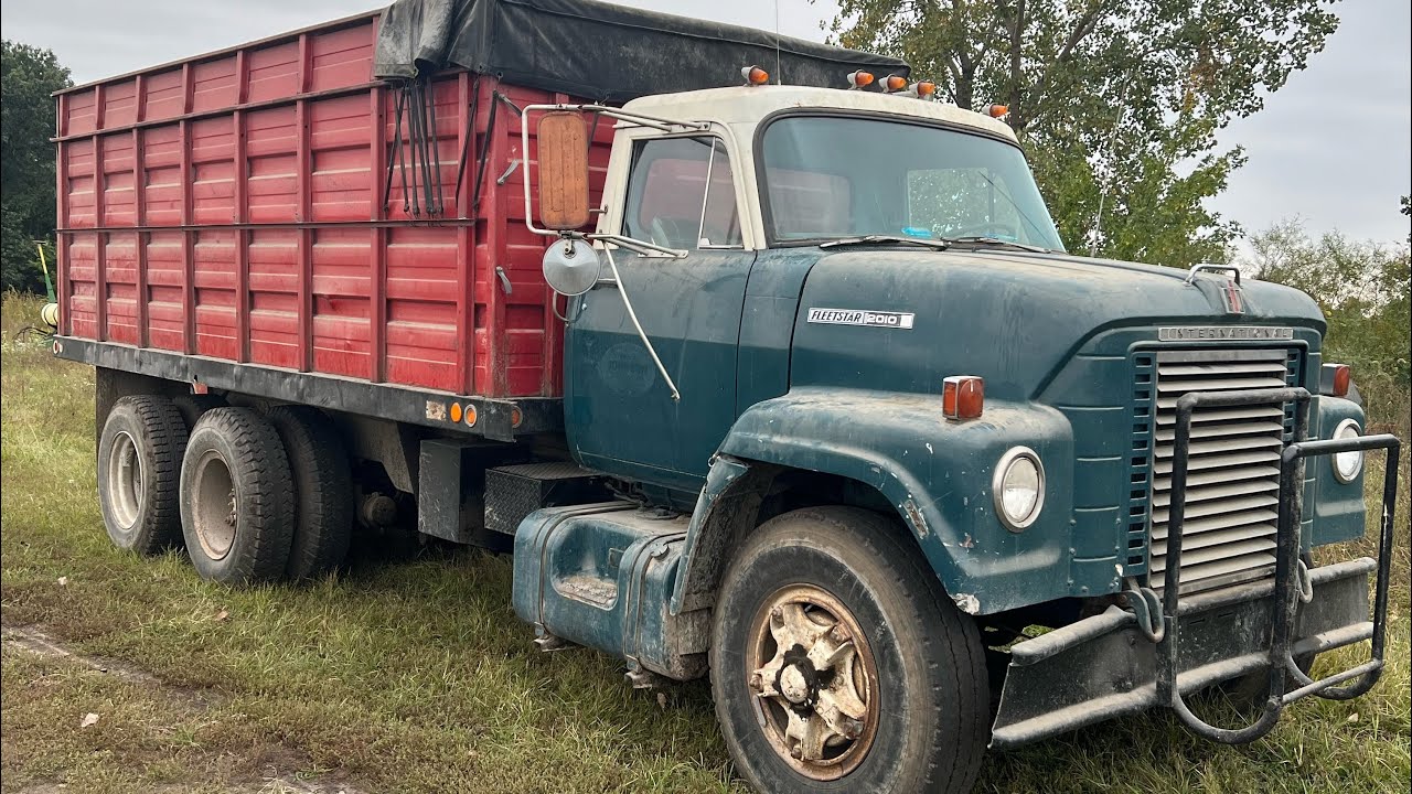 I bought a grain truck 1968 IH fleet star 2010 with a 549 cubic inch motor and twin stick shift