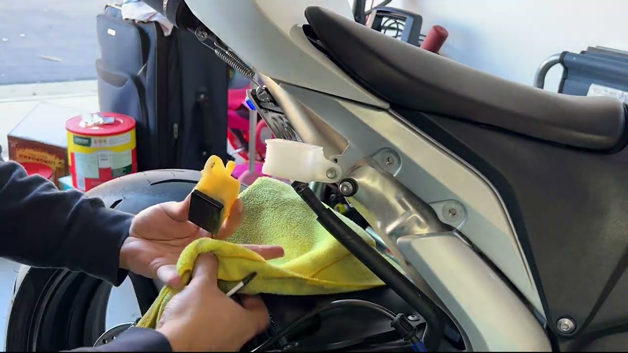 CoreMoto Brake Lines Install 2007 CBR600RR