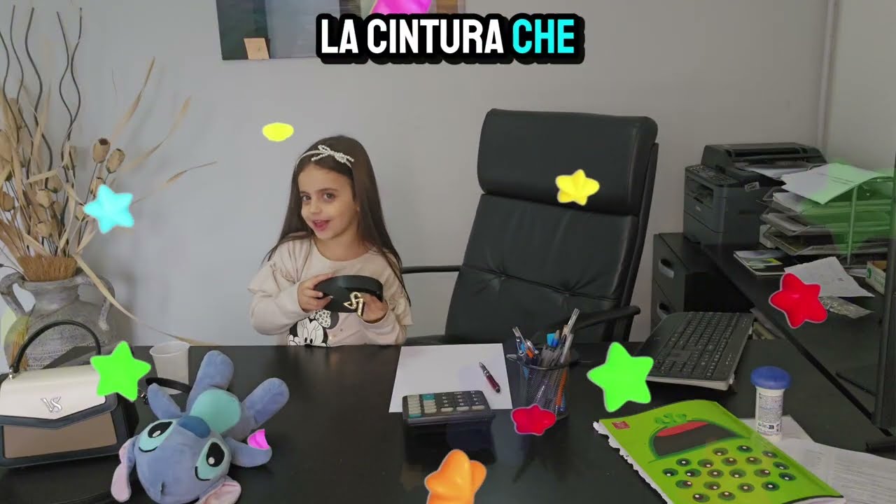 La mia bimba al lavoro… più seria di me! 😂