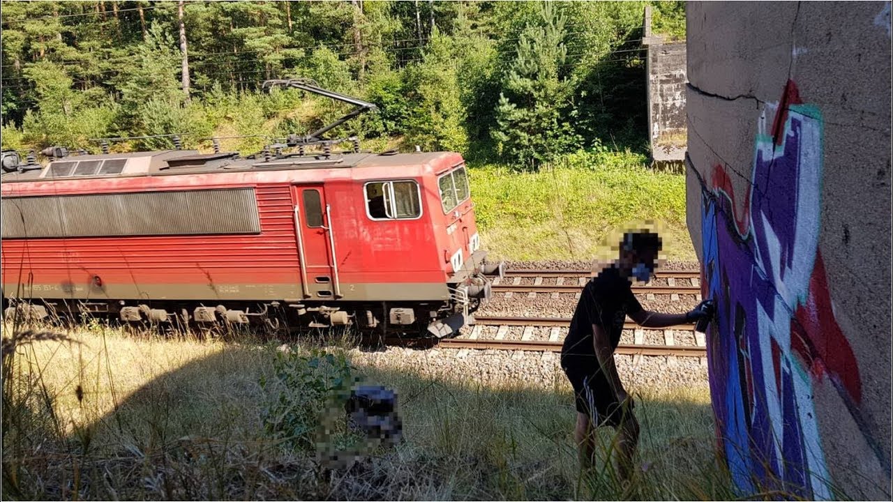Trackside Graffiti Bombing || Zote 218