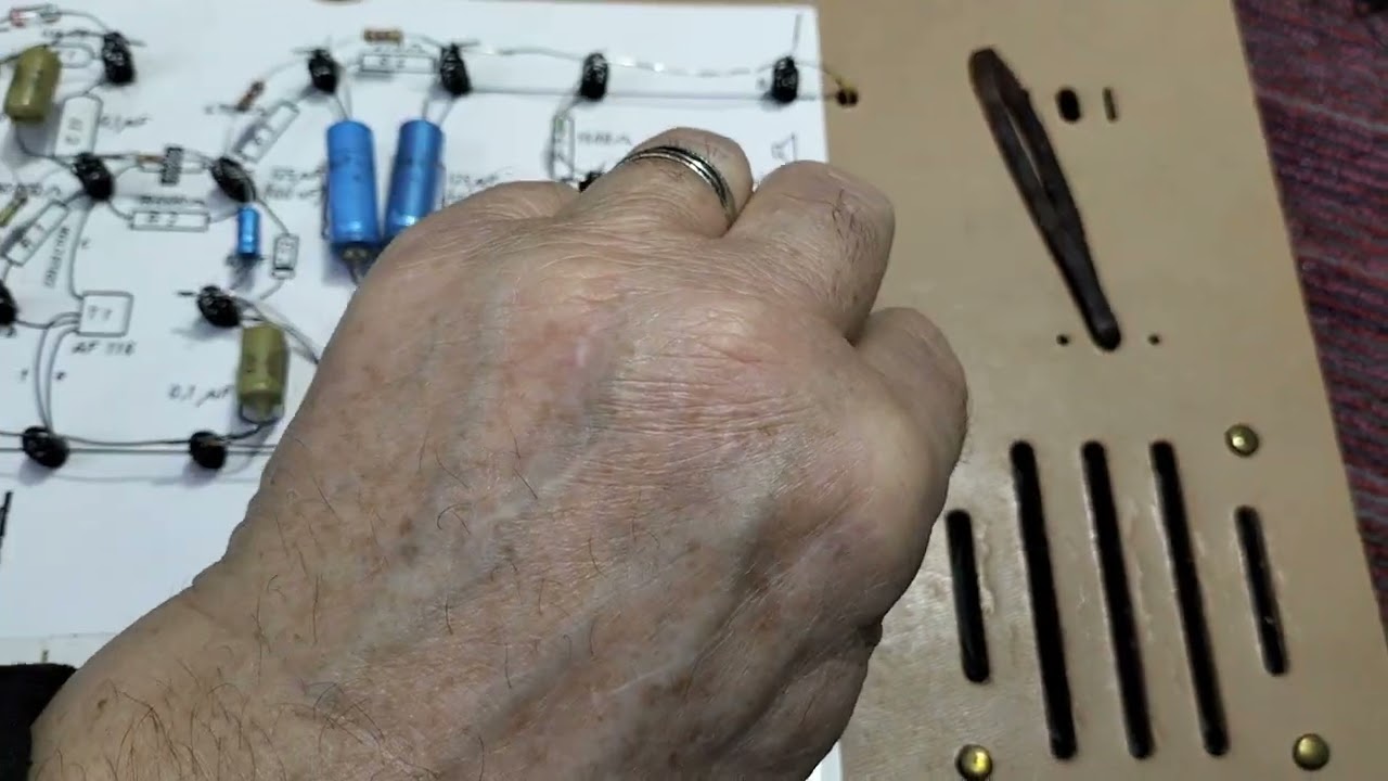Philips EE20 Three transistor radio build Pt3