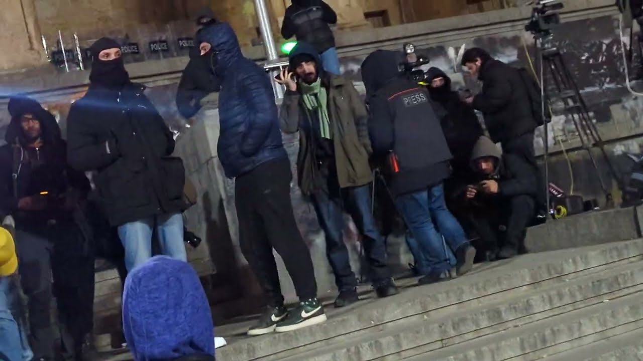 5.12.24 Стучать в железный щит! Спецназа меньше! Море людей. Вокруг парламента! Тбилиси