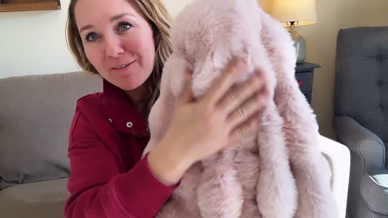 Pink Fluffy Blanket Review | 50x60 Faux Fur Fuzzy Throw for Couch Bed Living Room