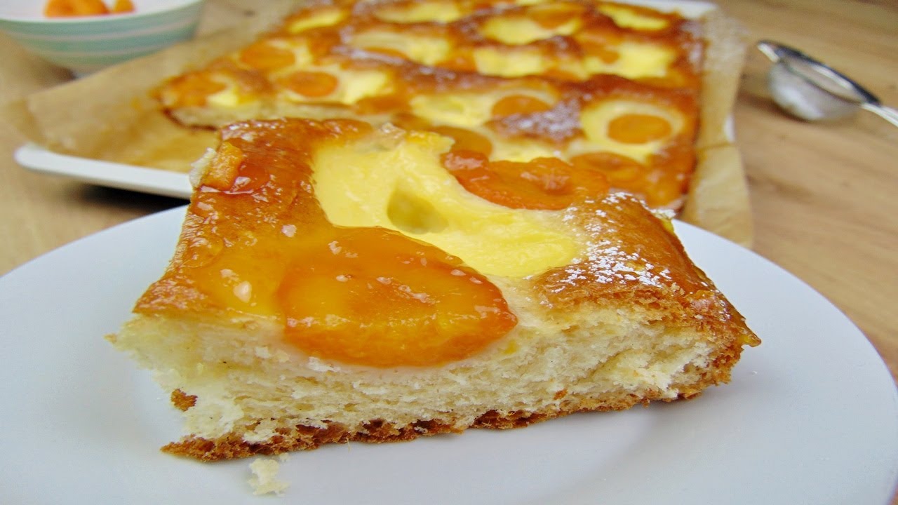 Rezept: Aprikosenkuchen mit Vanillepudding / einfacher Hefeteig / Kuchen Rezept mit Aprikosen