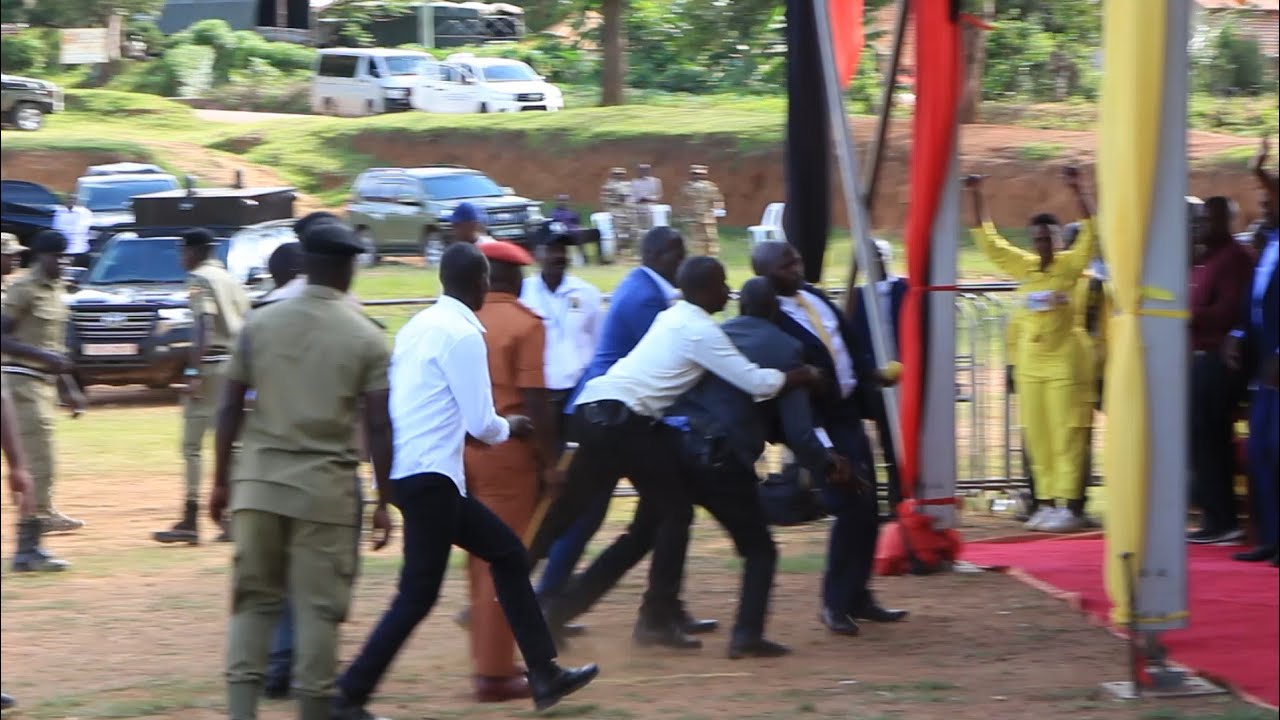 Ssekikubo ne Sam Kuteesa balwanidde mumaaso ga President Museveni e Ssembabule