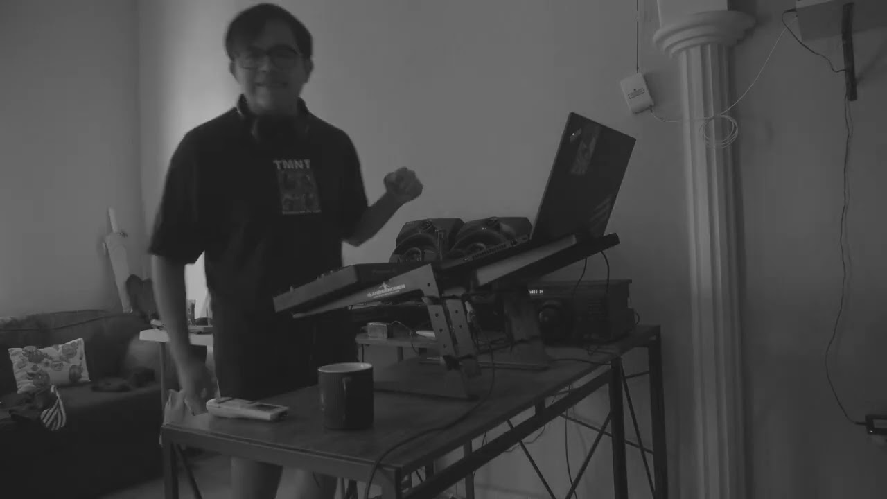 Sesión de Techno para un día abrirle a Riche Hawtin