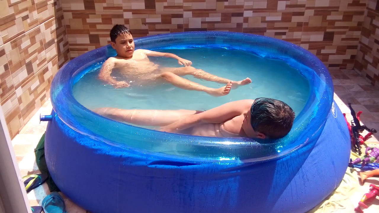 Felipe e Lucas na Piscina