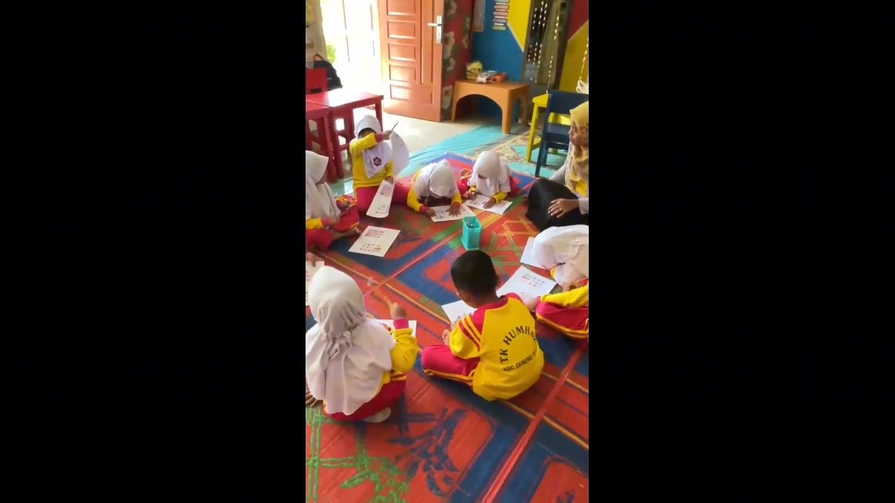Menghitung, Mencocokkan Bayangan dan Mewarnai Gambar Buah