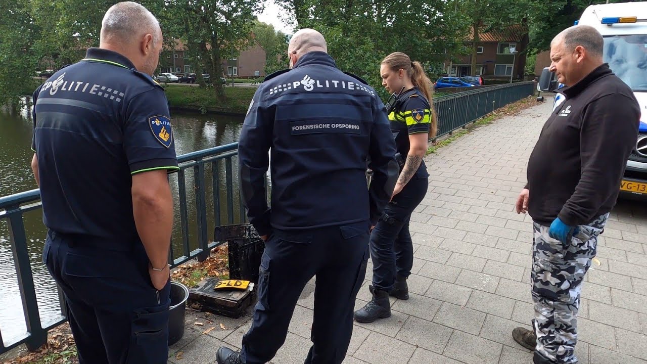 PLOFKRAKERS DUMPEN BUIT IN HET WATER 😱