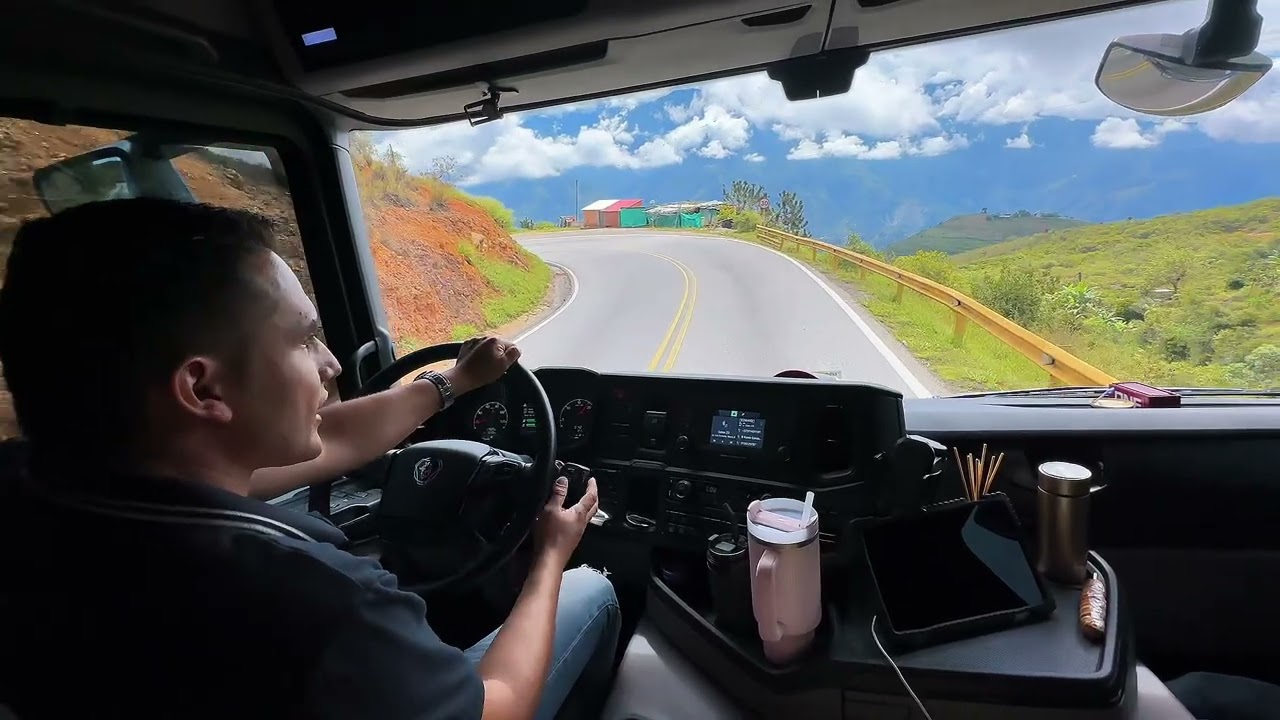 Descenso con la Scania 420G en una de las carreteras más peligrosas de Colombia 🫣