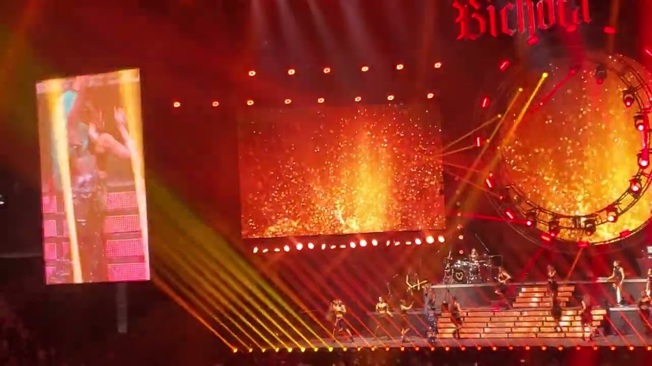 Karol G - Leyendas (Coliseo de Puerto Rico Noviembre 27,2021)