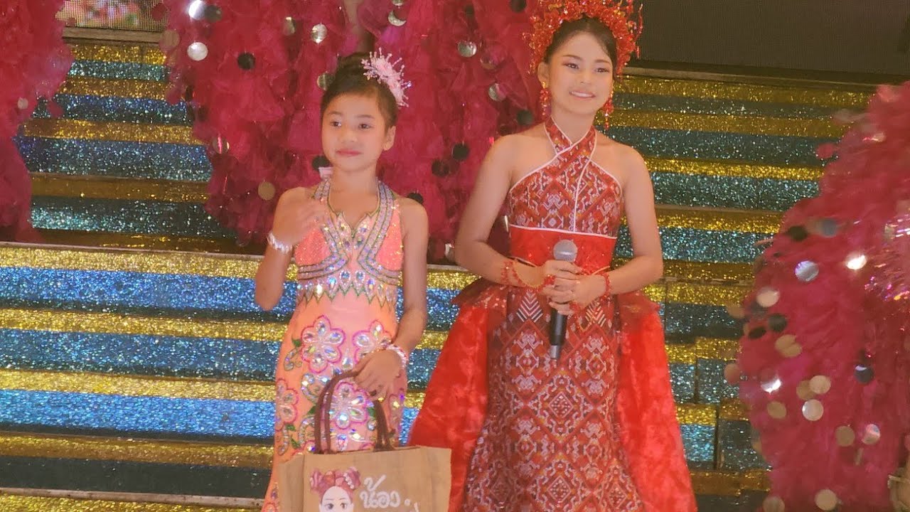 อ๊ะอาย สกุนาพร หมอลำเสียงวิหคปี 5 @บ้านเชียง