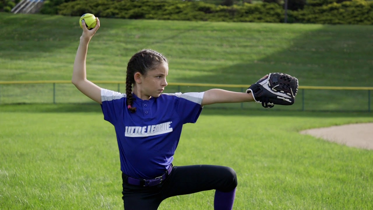 Little League Softball&reg; Drills: Throwing &ndash; Knee Throwing