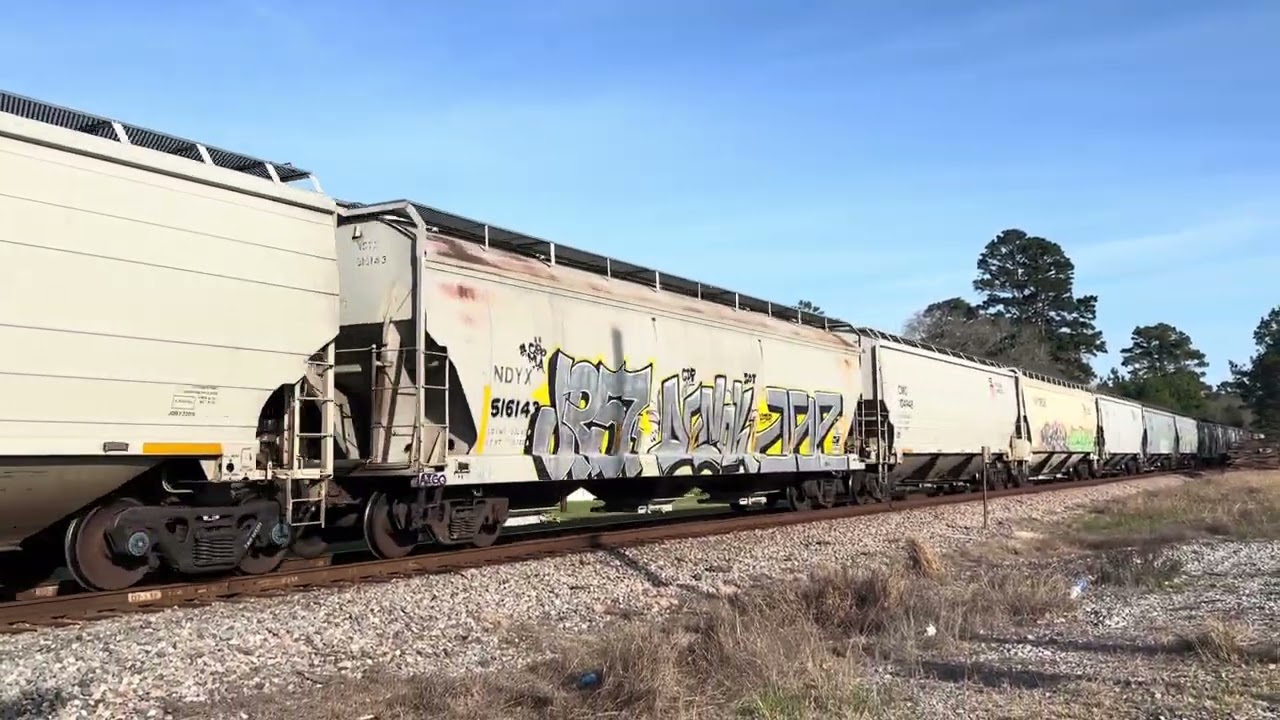 UP 6529 Leads Grain Hopper Magnolia,Tx