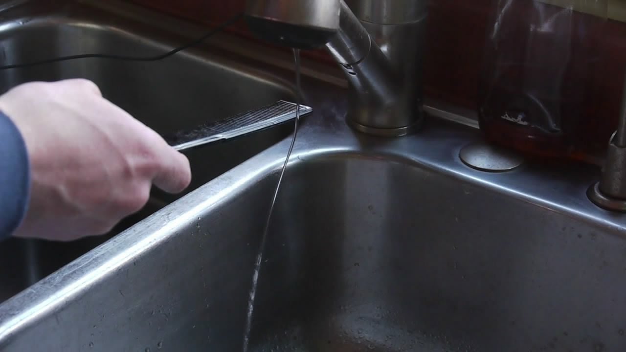 How a liquid lens works (electrowetting)