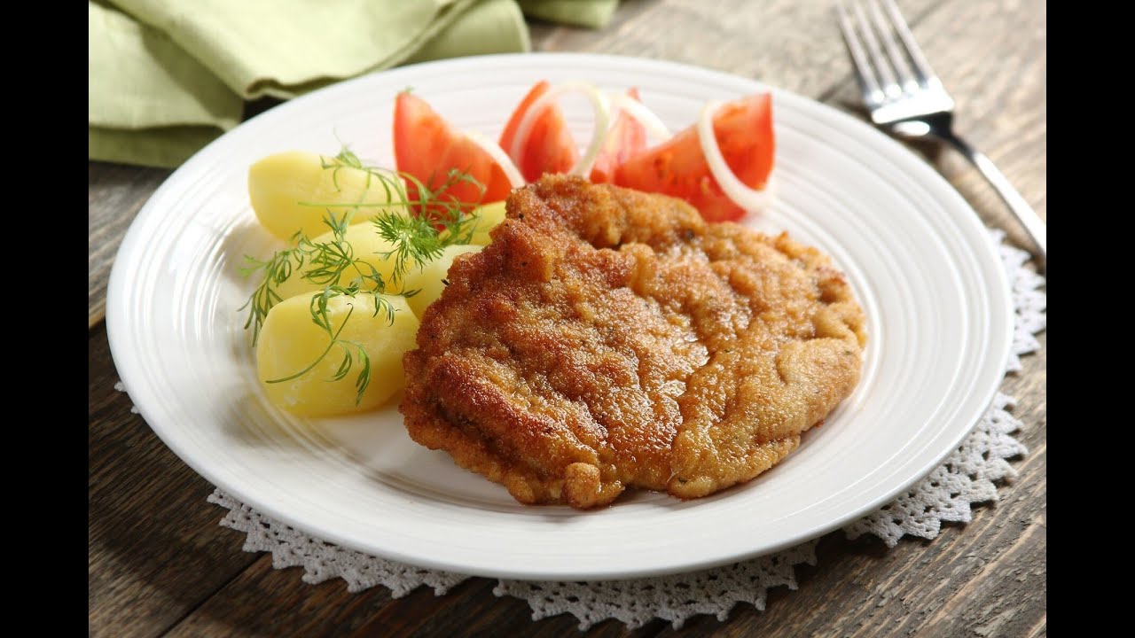Tradycyjny kotlet schabowy z ziołową panierką - jak go zrobić? | Przepisy.pl