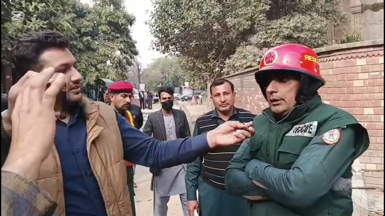 Rescue 1122 Historic Operation at Lahore High Court | Bird Rescued Safely | LHC Breaking News