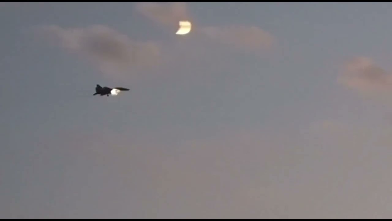 ⚡ Iran: MiG-29 jet flying over Tehran.