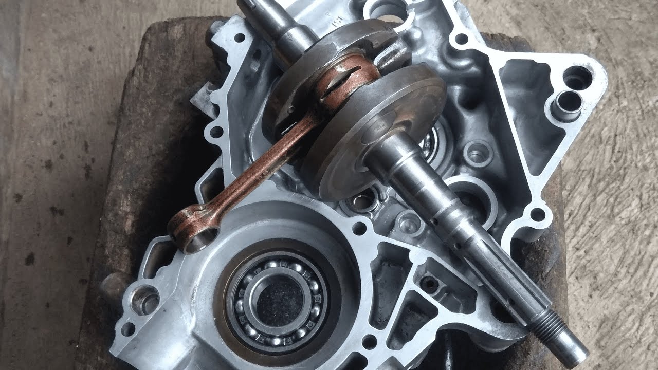 Tentang pemasangan mesin suzuki RC 100 bagian tengah