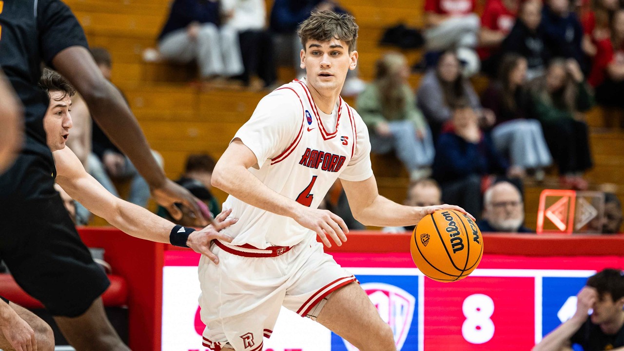 Men's Basketball Rolls Over Gardner-Webb