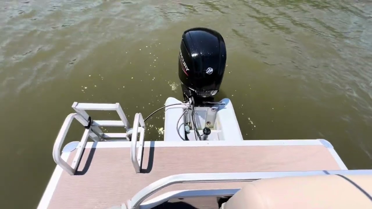 Sun Tracker Party Barge 18 DLX
