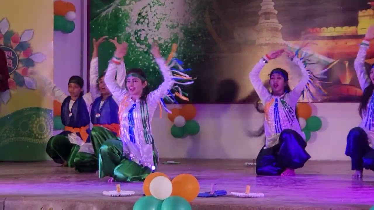Sarah's Stage performance. Group dance. 13.08.2023