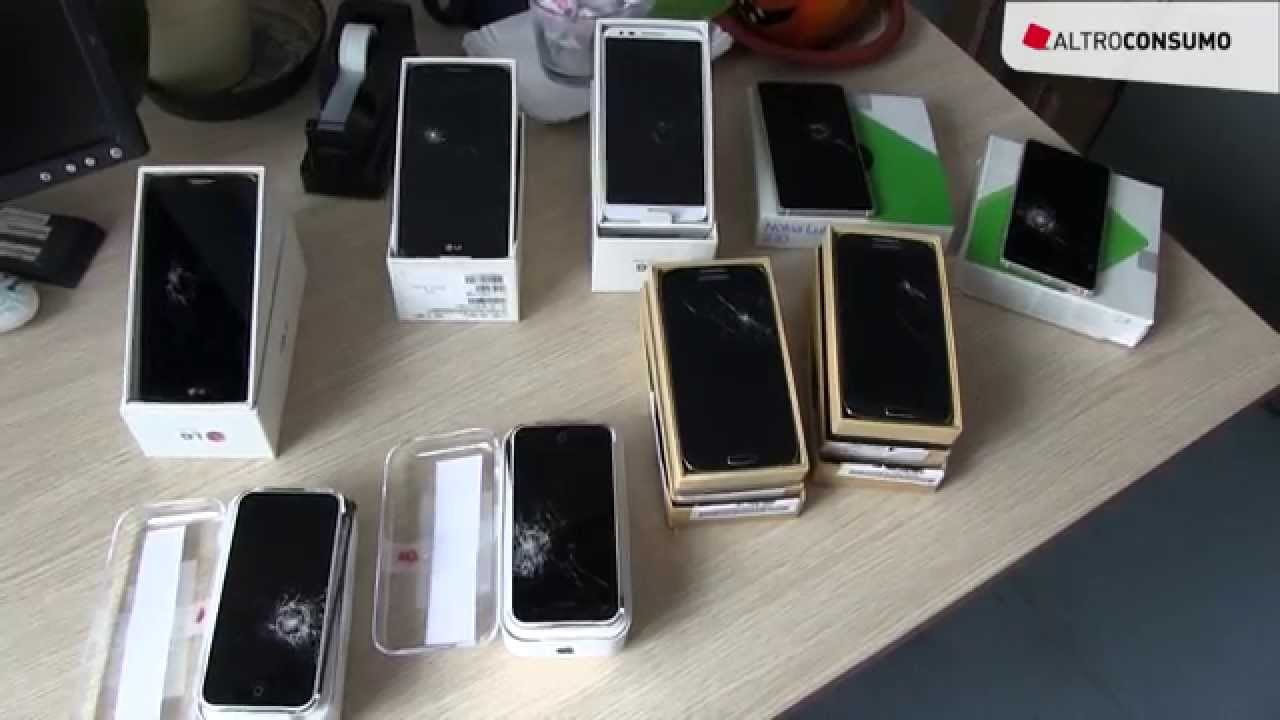Vetro dello smartphone rotto: dai riparatori con telecamera nascosta