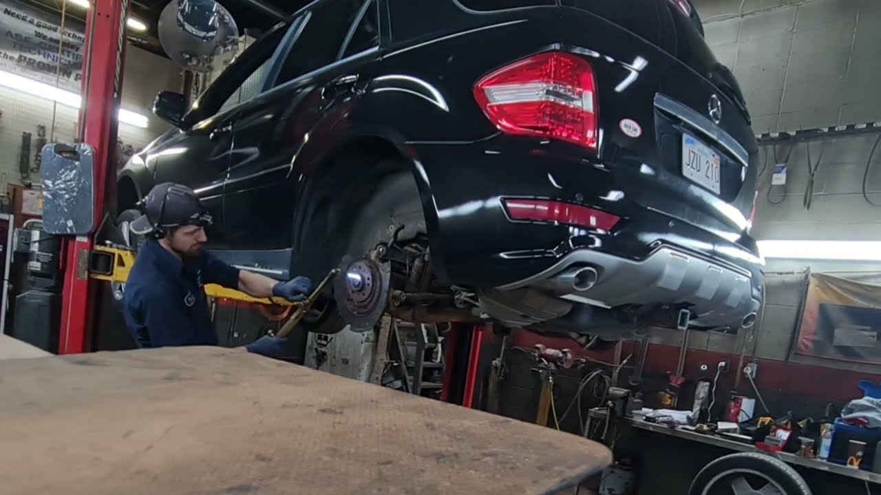 Part of replacement wheel bearing Mercedes ML350