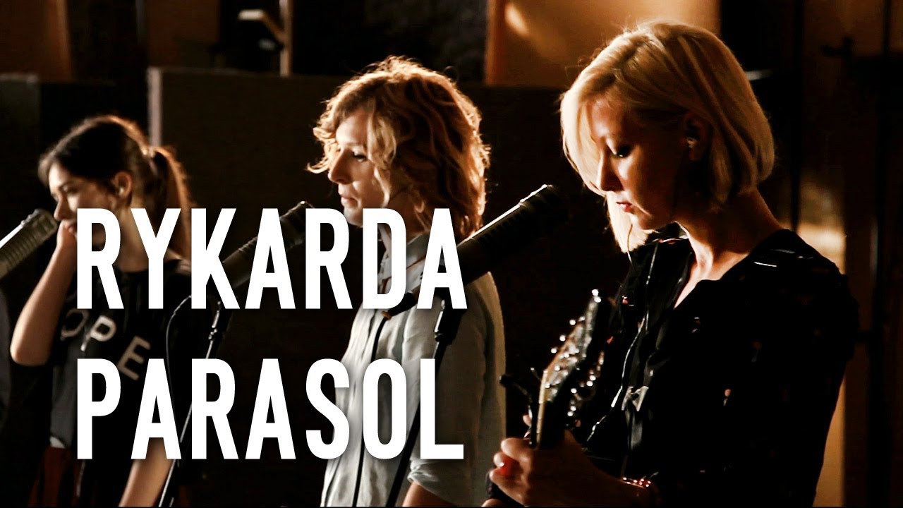 Rykarda Parasol „The Cloak of Comedy