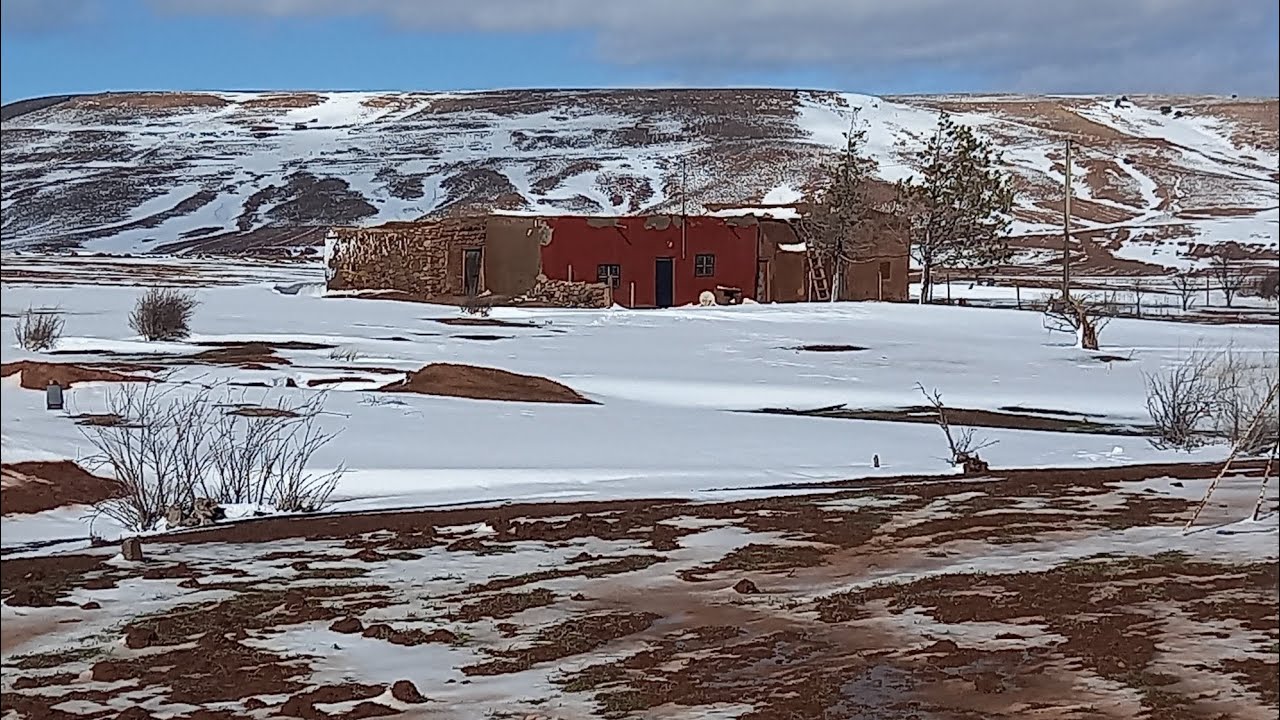 الثلوج بقرية تاروكوت بالأطلس المتوسط ❄️ وإصلاح أضرار /Snow & Rain inVillage  Middle Atlas Mountains