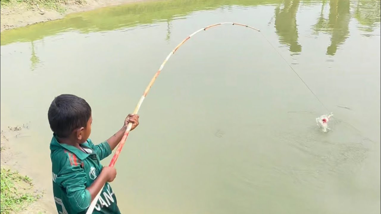 What kind of strange fish did the little girl catch in the pond?#fishing #1000subscriber #fish 