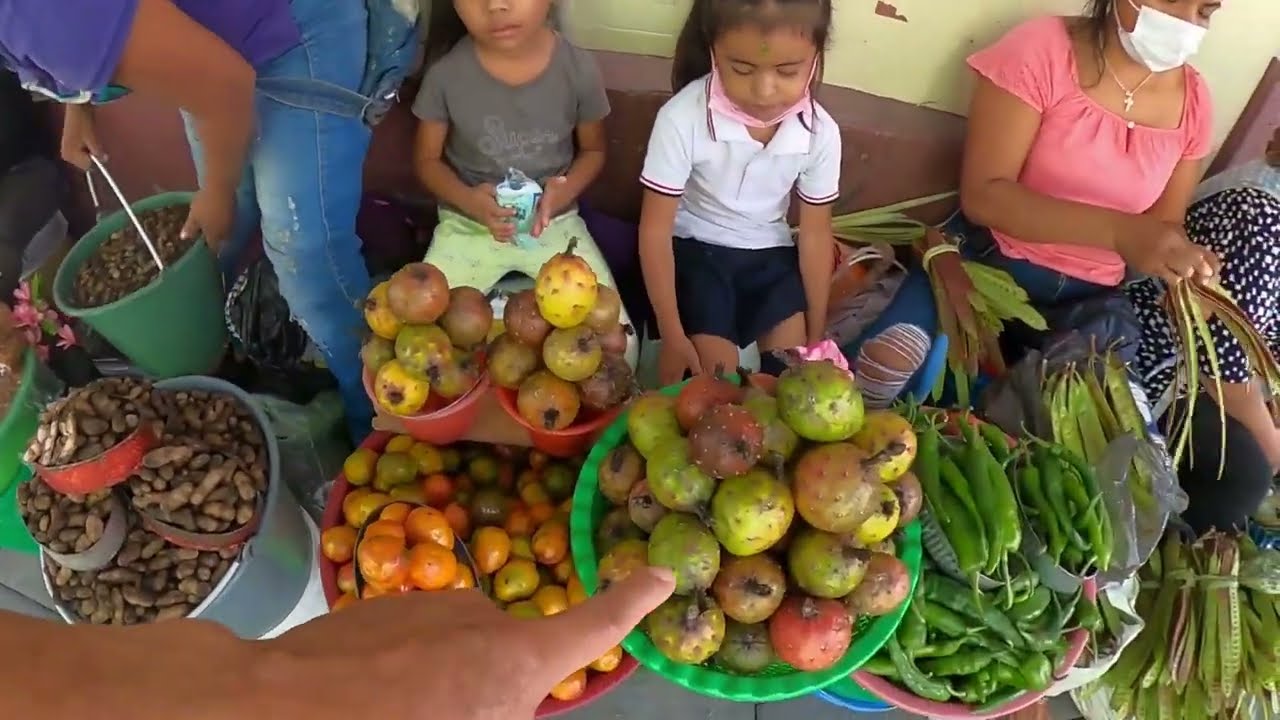 ASI ES UN MERCADO TIPICO DE LA MIXTECA POBLANA IZUCAR DE MATAMOROS PUE MEX