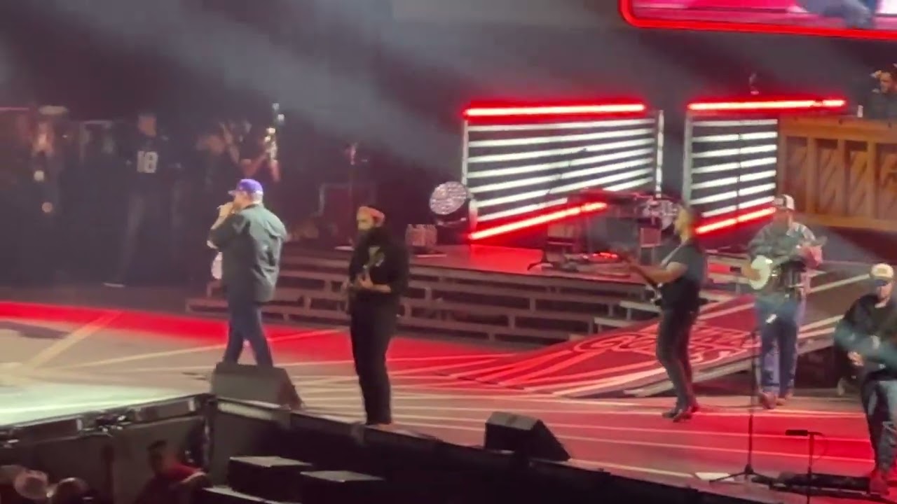 Luke Combs - Beer Never Broke My Heart - 2023-05-13 - US Bank Stadium - Minneapolis, Minnesota