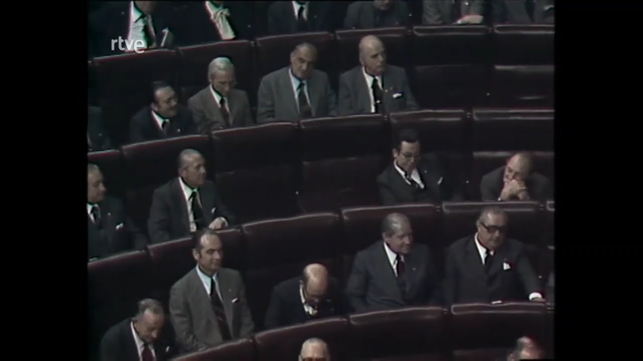 Las Cortes Españolas aprueban la Ley para la Redorma Política y su autodisolución (18/11/1976)