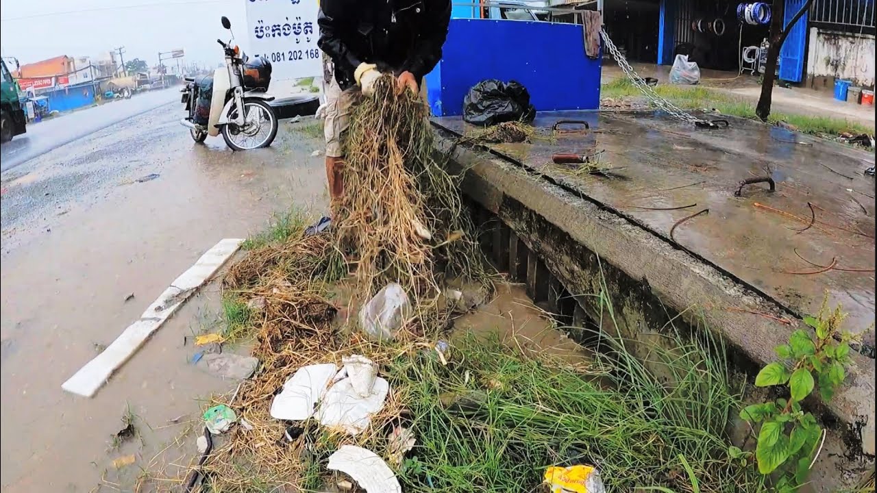 Unclogging Culvert Drain and Prevent Rain Storm Flood on the Road