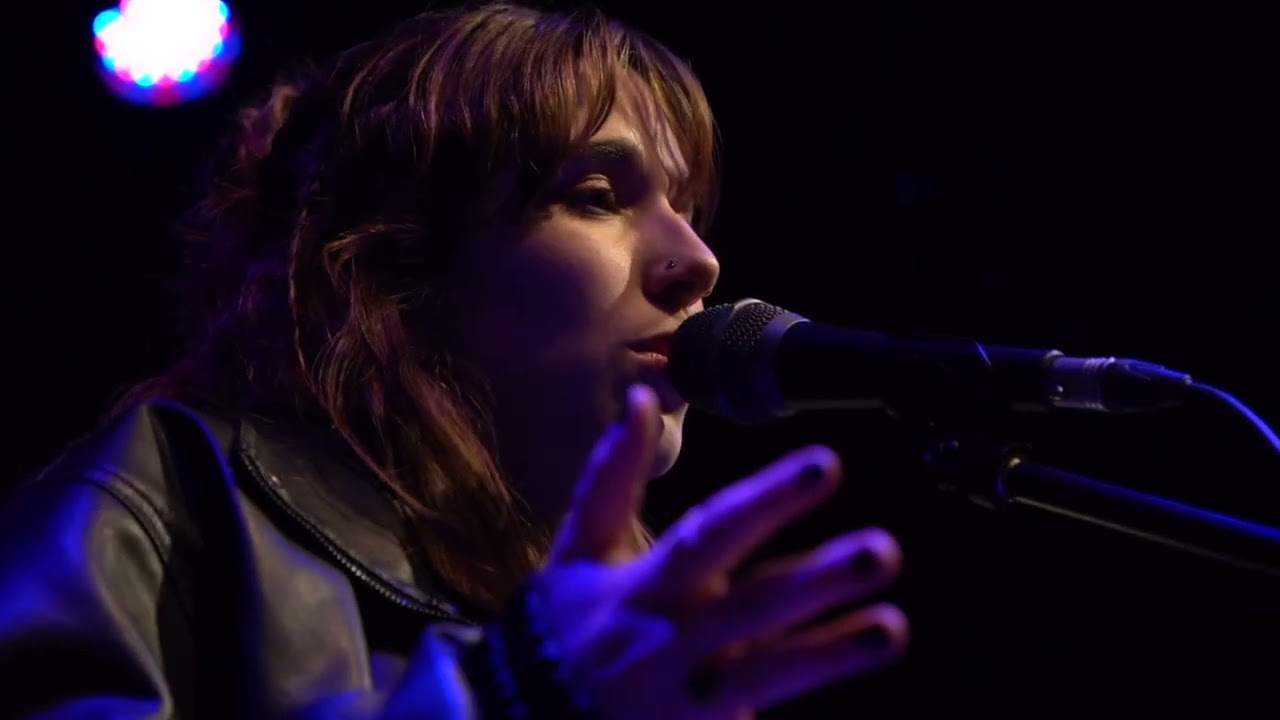 Future love (live at House of Music) - luz