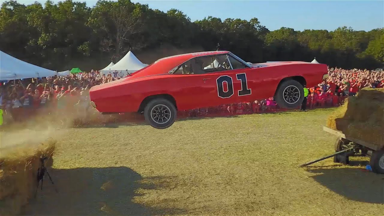 Полицейский Ford Crown Vic превратился в Dodge Charger генерала Ли
