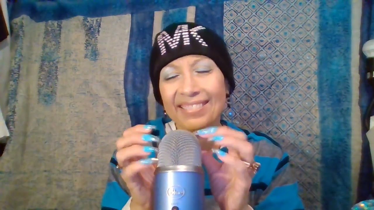 ASMR // Testing Blue Yeti Mic 🎙 Tapping on Blue Items 💙