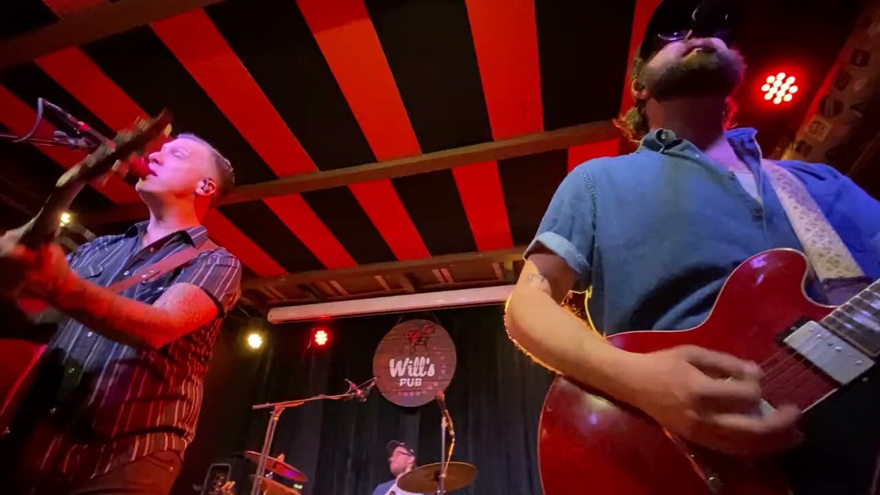 American Aquarium - The World Is on Fire