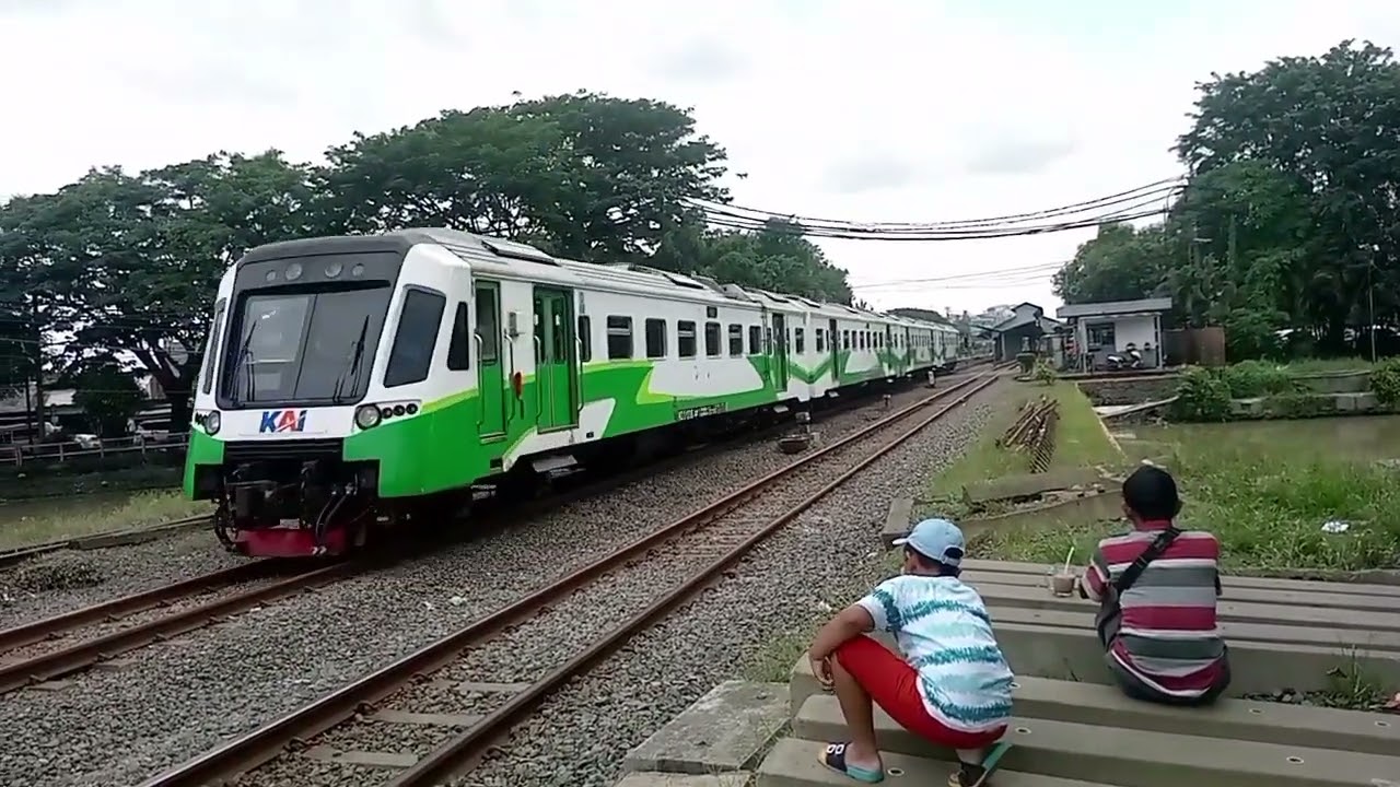 Hanting kereta api di Wonokromo 