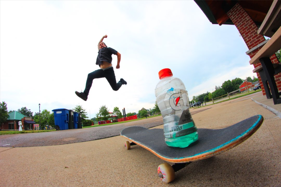 ULTIMATE SKATEBOARD BOTTLE FLIPPING