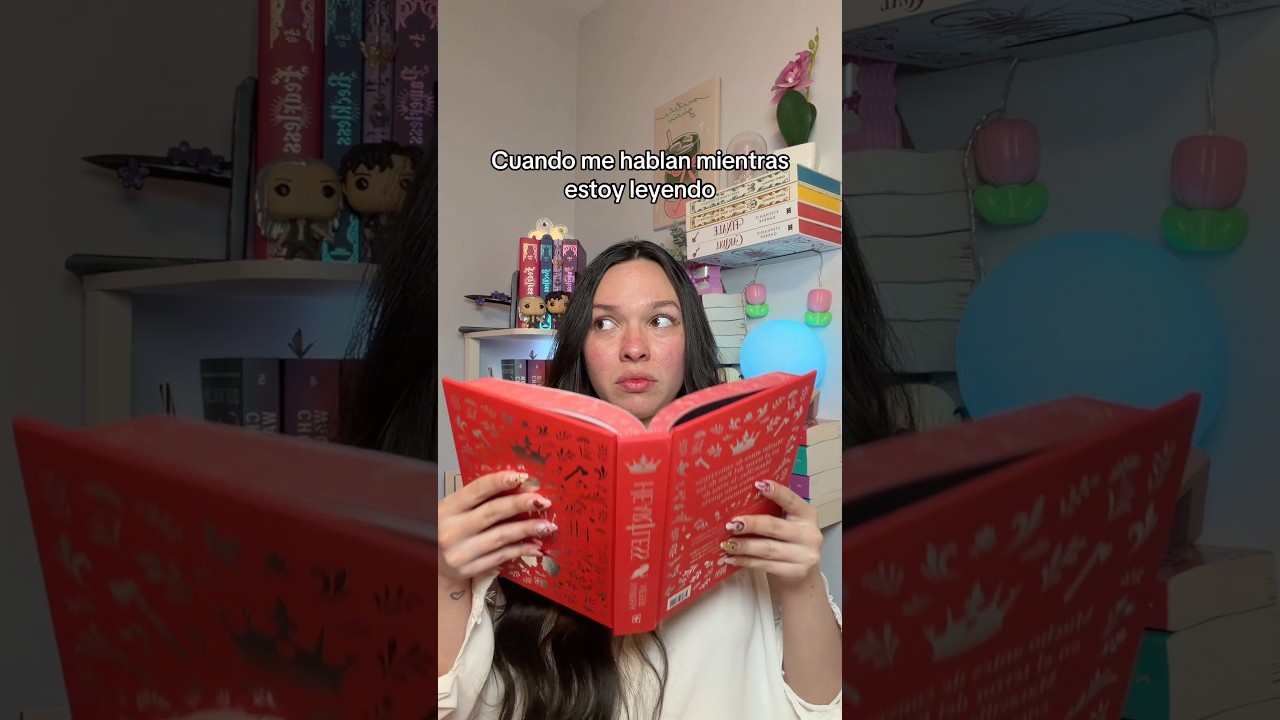 Mejor no me hablen mientras leo 😂🤭  #fantasybooks #marissameyer #aliciaenelpaísdelasmaravillas