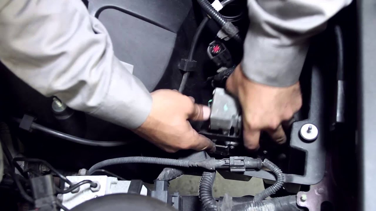Replacing the Air Suspension Compressor in a Lincoln Town Car with Arnott Pump