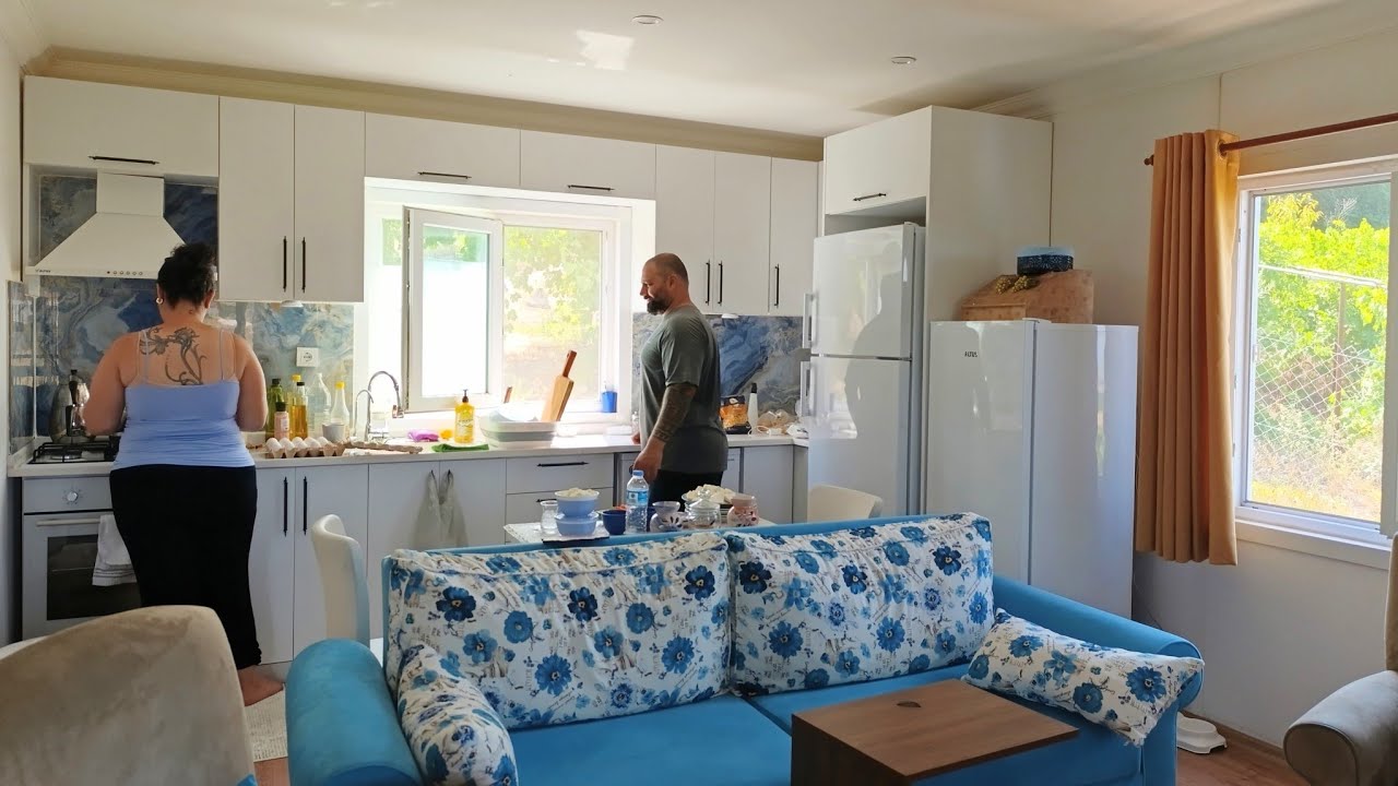 ДЕНЬ НАЧАЛСЯ РАНО В НАШЕМ ДЕРЕВНЕ, РАБОТЫ В САДУ И ЗАВТРАК