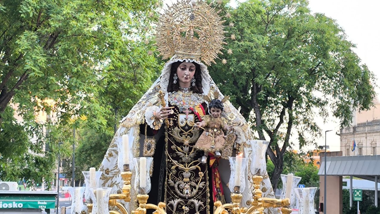 La Virgen del Carmen de San Leandro en el Hospital Macarena || #GloriasSevilla25