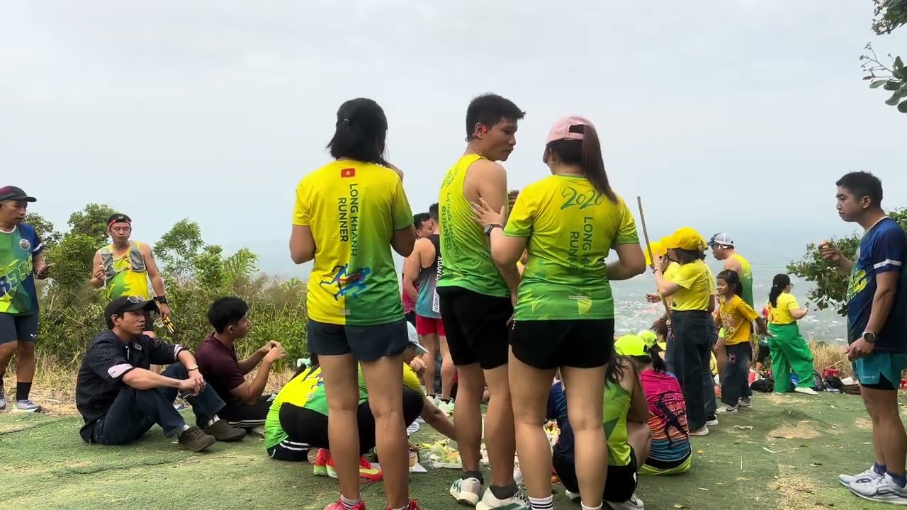 ĐƯỢC MỌI NGƯỜI CHÚC MỪNG SINH NHẬT TRÊN ĐỈNH NÚI CHỨA CHAN 