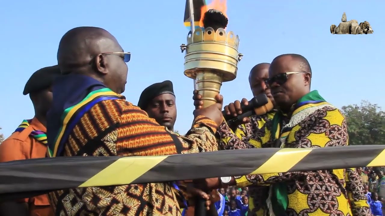 RC MAKALLA AUKABIDHI MWENGE WA UHURU SIMIYU / MIRADIYENYE KASORO MWANZA AHAIDI KUIFANYIA KAZI HARAKA