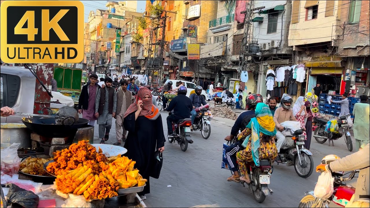 Iftar In Streets Of The Lahore Pakistan, Food Street || The Streets Of Lahore In Ramadan, 4K Walking